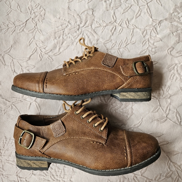 Softmoc Shoes - Brown leather lace up loafers